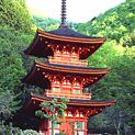 長福寺の三重塔の写真