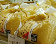 直売所の様子（手作り味噌）